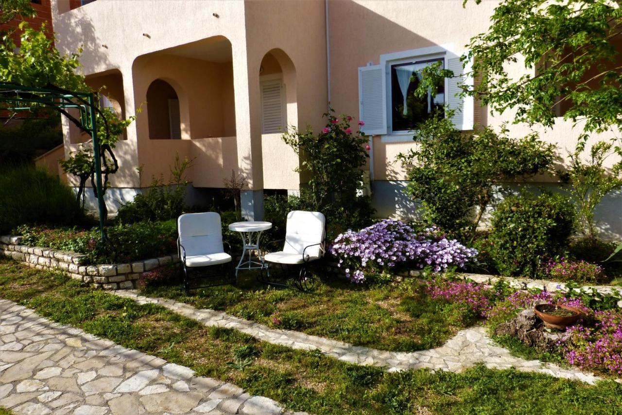 Apartmani Milena Barbat na Rabu Exteriér fotografie