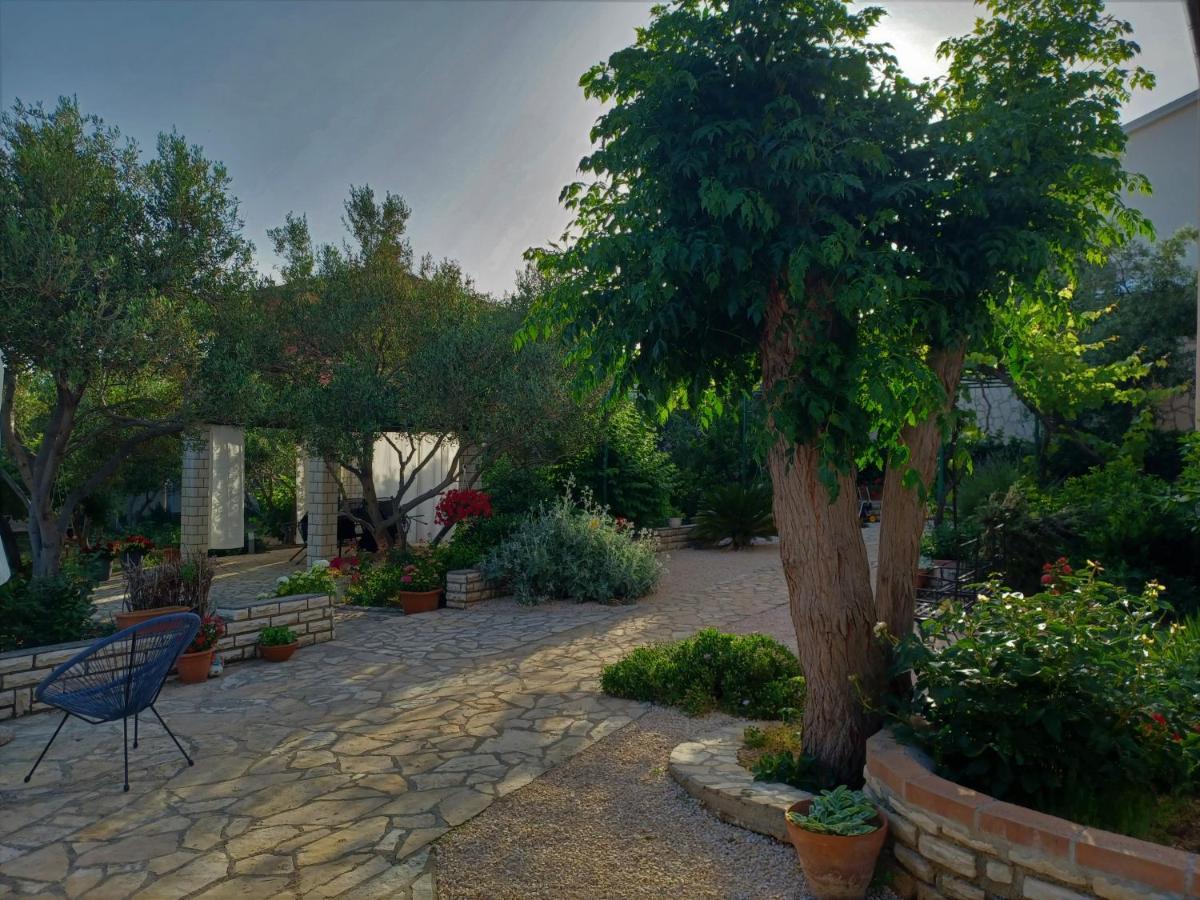 Apartmani Milena Barbat na Rabu Exteriér fotografie