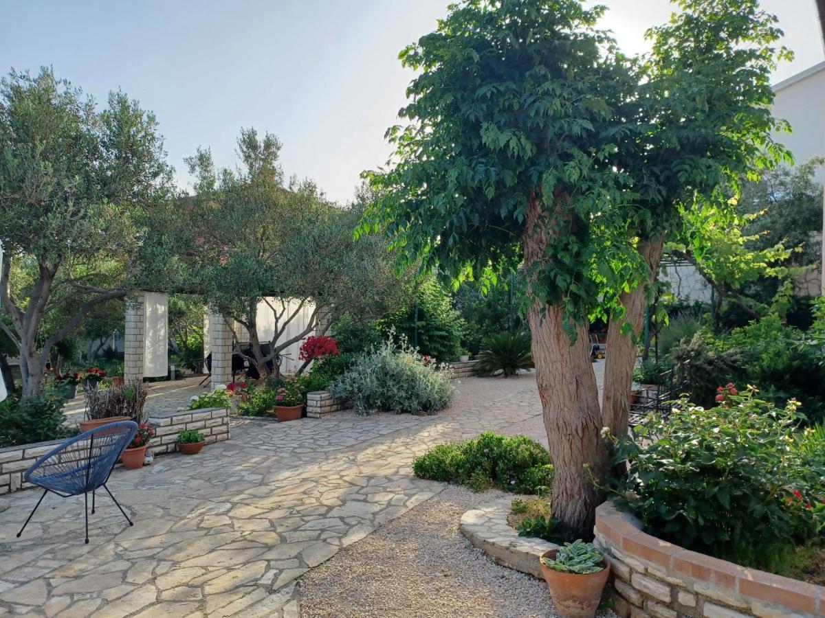 Apartmani Milena Barbat na Rabu Exteriér fotografie